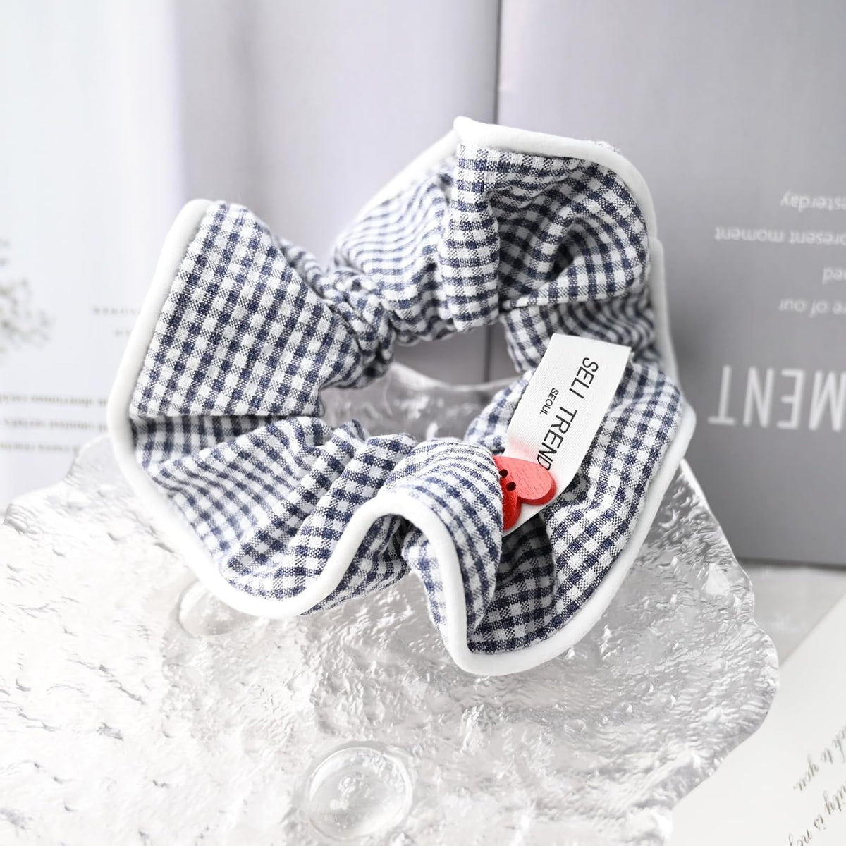 : Chic Striped Hair Scrunchies for Girls and Women，Elastic Hair Bands，for everyday styling，4 in pack，scrunchies (a)