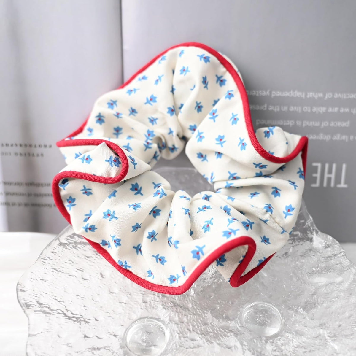 : Chic Striped Hair Scrunchies for Girls and Women，Elastic Hair Bands，for everyday styling，4 in pack，scrunchies (a)