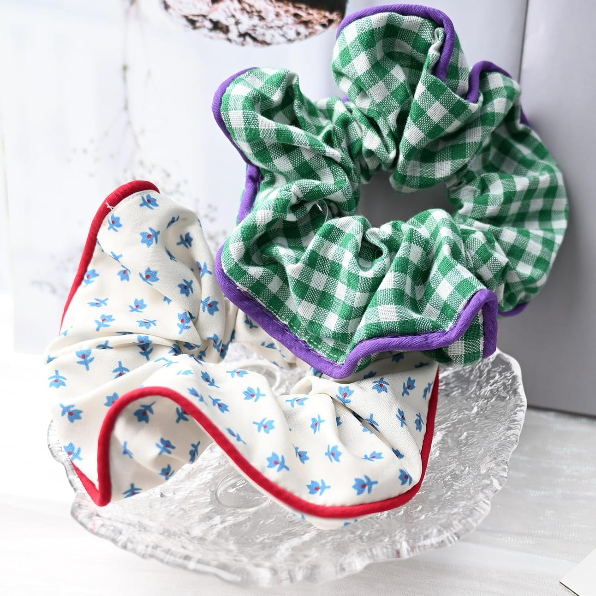: Chic Striped Hair Scrunchies for Girls and Women，Elastic Hair Bands，for everyday styling，4 in pack，scrunchies (a)